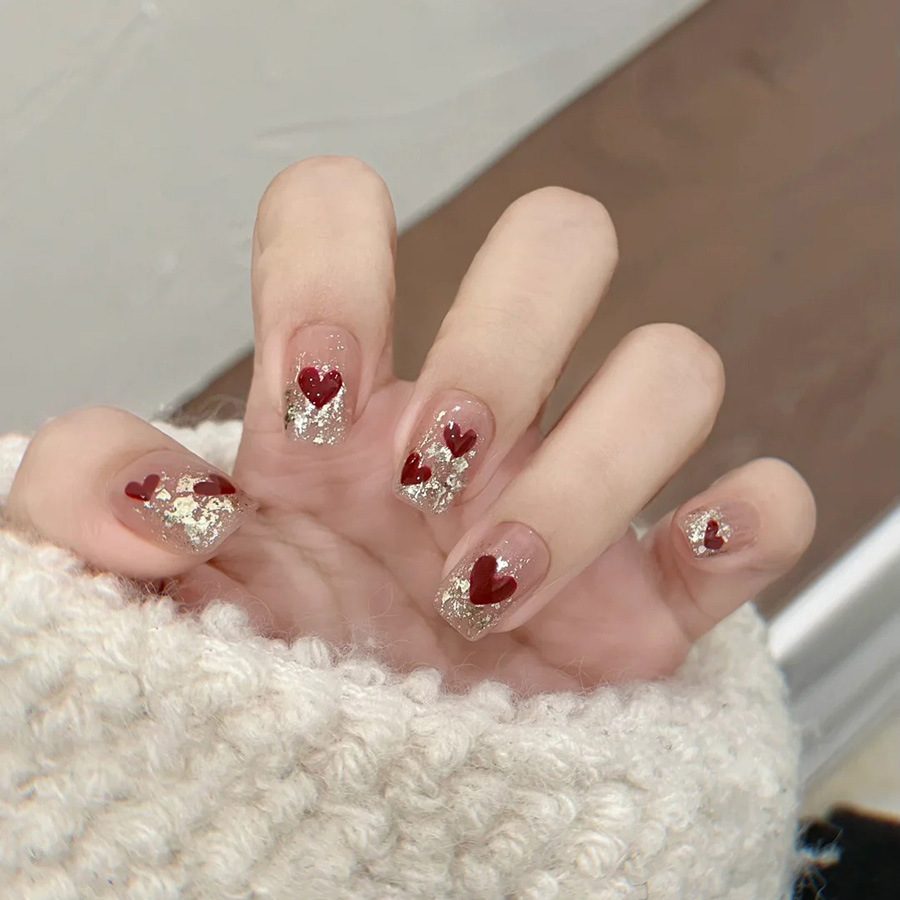 Nail Art Press On - 24枚入り/セット ショートスクエアフェイクネイル 女性用 キュートな赤白ハート フルカバーネイルチップ アクリル製プレスオンつけ爪