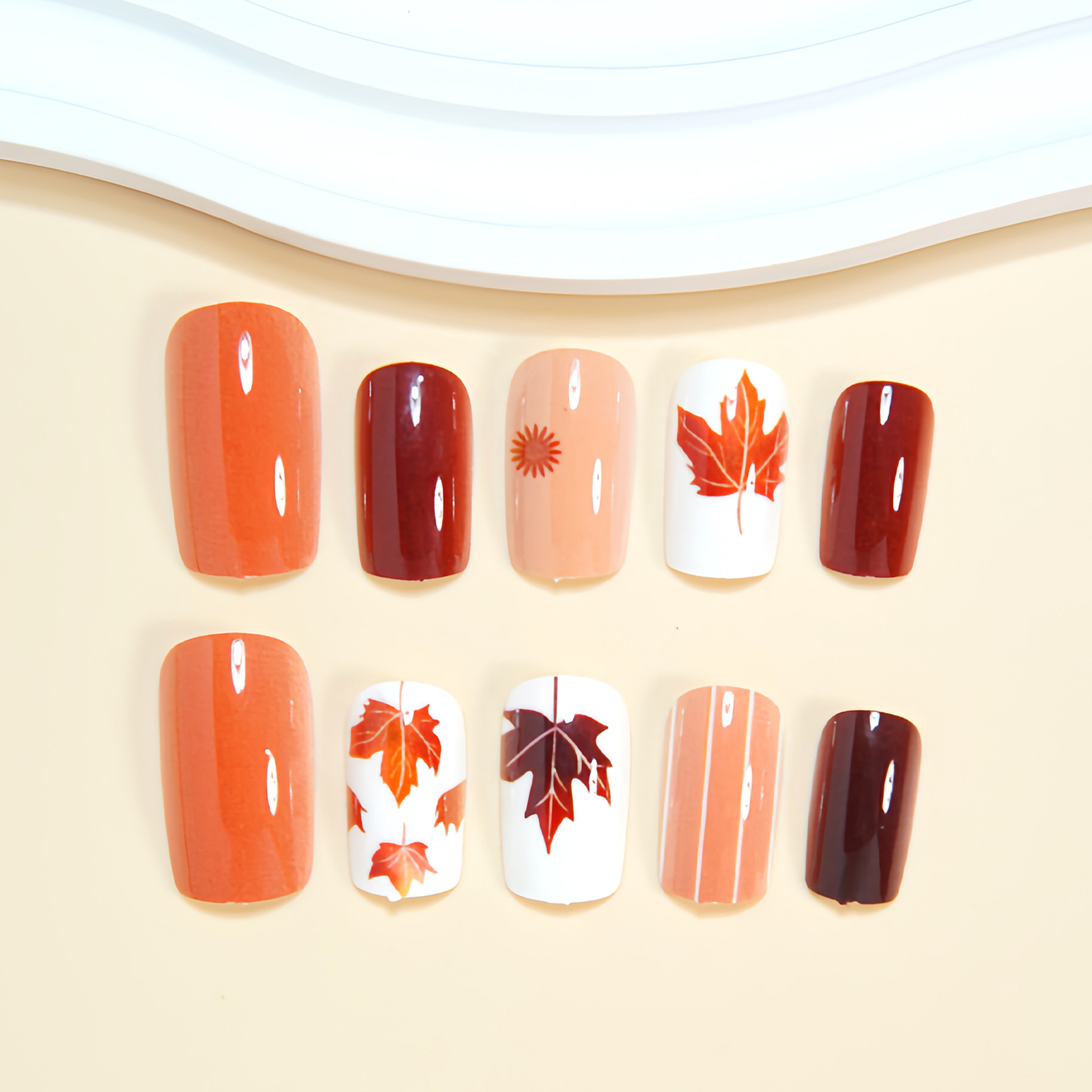 女性向けのミディアムサイズのつけ爪。ヌードカラー、白、茶色の - Nail Art Press On のレビューと価格