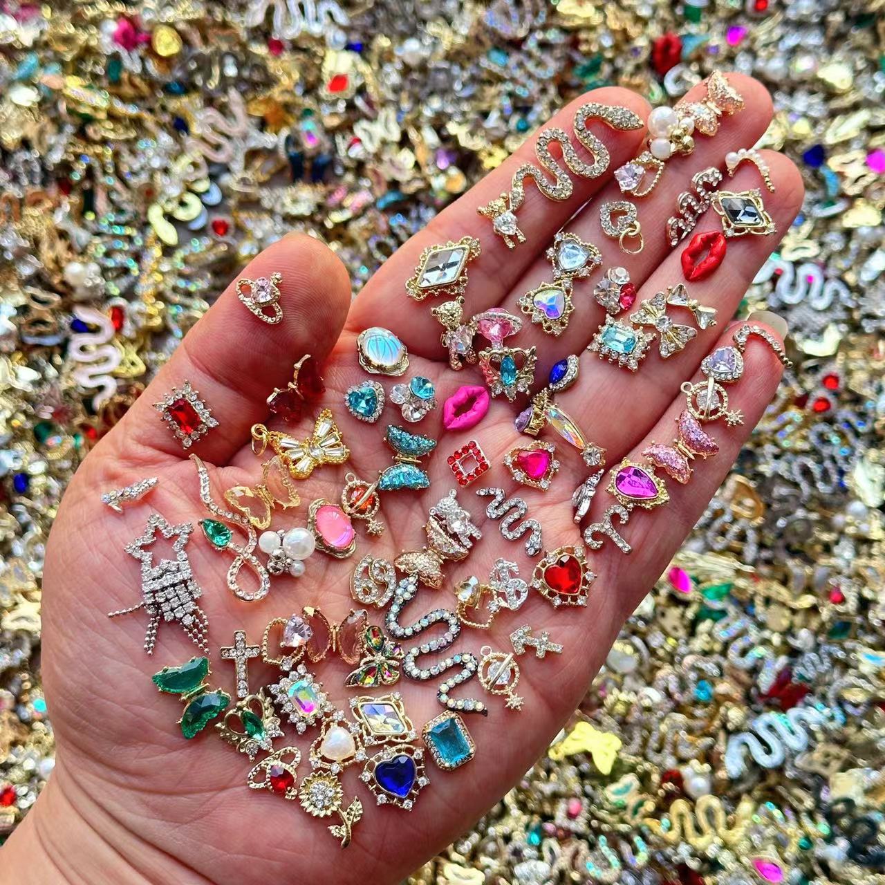 高級ランダムミックス合金ネイルチャーム、蝶/蛇/ハート/クマ - Nail Art Valentines Day のレビューと価格