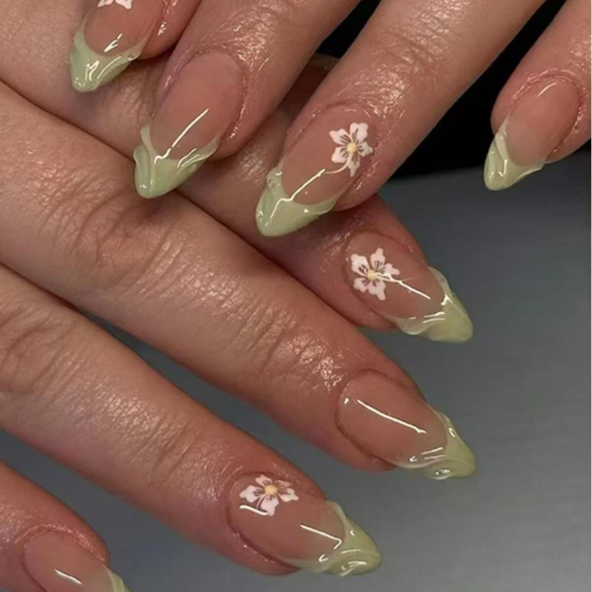 24枚入り シンプル グリーン フレンチ フェイクネイル 既 - Nail Art Press On のレビューと価格
